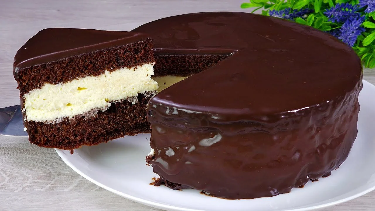 Eskimo Torta, édes desszert, krémes és finom sütemény
