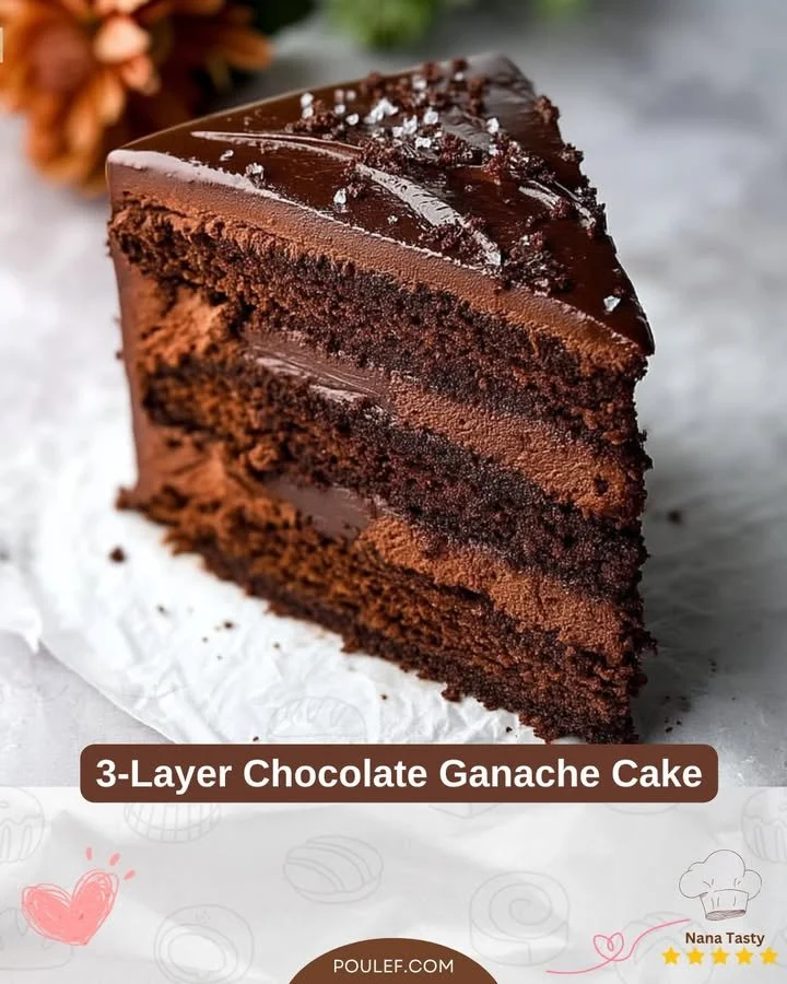 Torta di ganache al cioccolato a 3 strati decorata con cioccolato fondente