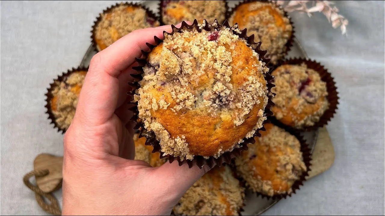 Fagyasztott bogyókkal készült muffin a legegyszerűbb recept szerint