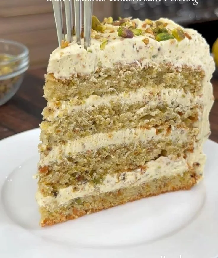 Pisztáciás torta pisztáciás vajkrémmel, ízletes desszert