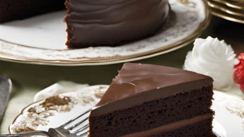 Sacher Torta - hagyományos osztrák csokoládétorta kóstolásra készen