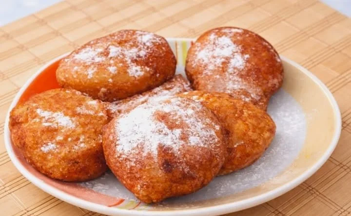 Gyors bögrés fánk recept kelesztés nélkül, egyszerű és finom desszert