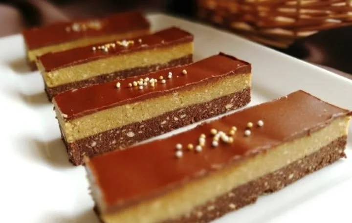Kakaós süti csokibevonattal, finom és egyszerű recept alapján.