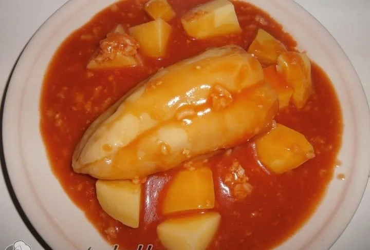 Paprika in a delicious home-made tomato sauce with meatballs