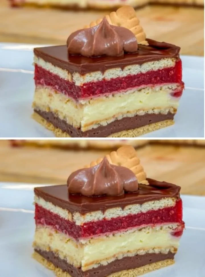 Erdei gyümölcsös-kekszes szelet egyszerű recept képe